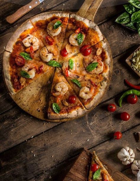 @SnapbiteCafe Deep Dish Pizza Crust, Fingerfood Party, Food Photoshoot, Food Photography Inspiration, Food Photography Tips, Food Drink Photography, Western Food, Delicious Pizza, Think Food