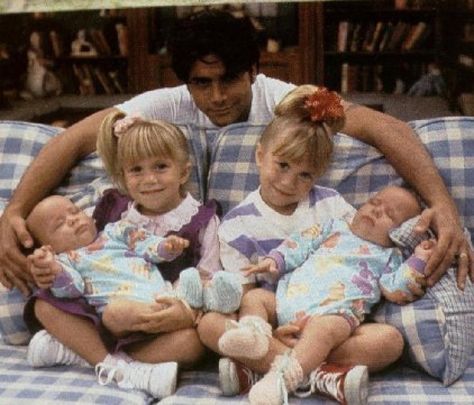 john stamos uncle jesse full house mary-kate ashley olsen twins michelle tanner Full House Michelle, Full House Funny, Full House Tv Show, Full House Cast, Stephanie Tanner, Dj Tanner, Michelle Tanner, Uncle Jesse, House Funny