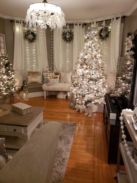 Christmas Decor Idea's Glam Christmas, Traditional Christmas Decorations, Elegant Christmas Trees, Christmas Decorations Bedroom, Gold Christmas Decorations, Country Christmas Decorations, Christmas Room Decor, Christmas Themes Decorations, Christmas Bedroom