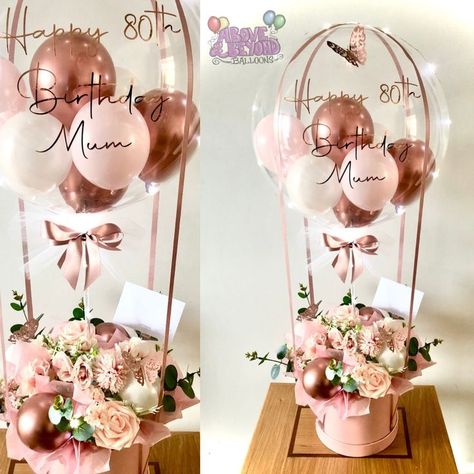 Hot Air Balloon Bouquet Birthday, Bobo Balloon Decoration, Hot Air Balloon Flower Arrangement, Balloon Gifts Ideas, Hot Air Balloon Gift Basket Diy, Balloon Box Ideas, Bobo Balloons Decoration, Birthday Bobo Balloon, Bobo Balloon Ideas