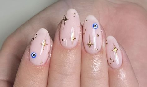 Turkish Inspired Nails, Turkish Eye Nail Art, Hanukkah Nails Designs, Turkish Nails Designs, Turkish Nails, Turkish Eye Nails, Hanukkah Nails, Europe Nails, Evil Eye Nails