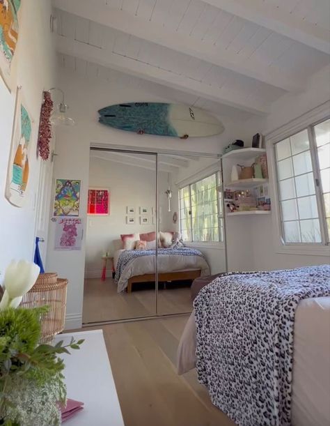 coconut girl themed room #coconutgirl #roominspo #room Summer Bedrooms, Surf Room Decor, Beachy Room Decor, Beach Room Decor, Surf Room, Beachy Room, Coastal Room, Otaku Room, Beach Room