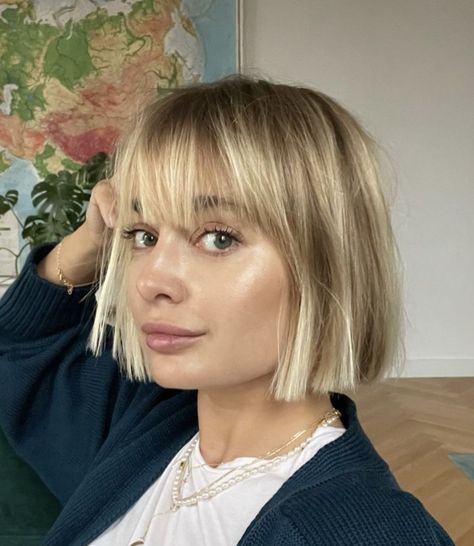 Sharp Short Hair, Straight Blonde Bob With Bangs, Blonde Bob Wispy Bangs, Hat With Bob Haircut, Short Layered Haircuts With Fringe, Blonde Bob With Bangs Round Face, Bob With Fringe Straight Hair, French Bob Blonde Bangs, Short Bob Straight Hair Bangs