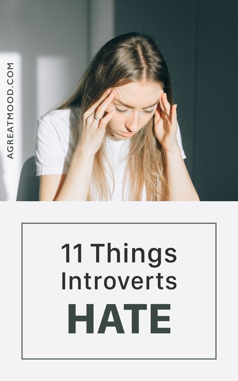 Depending on your personality type, there may be certain things you simply can’t tolerate. Introverts — those who are usually quiet and reserved — tend to hate drama, intrusive behavior, unexpected changes of plans, and, of course, misconceptions about their personality type. Here are 11 things most introverted people just can’t stand… Introvert Personality Traits, Moody Person, What Is An Introvert, Introverted Thinking, Introvert Personality, Quotes Friends, Quiet People, Shy People, Introvert Problems