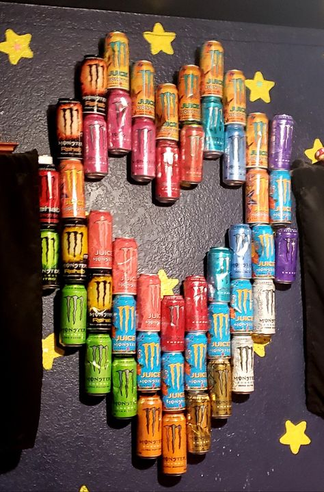 Its a heart made out of monster cans Monster Cans Wallpaper, Monster Energy Profile Picture, Monster Energy Painting, Monster Bottle Craft, Energetyki Monster, Monster Can Monster, Monster Can Heart Wall, Monster Can Wall Decor, Monster Can Crafts Aesthetic