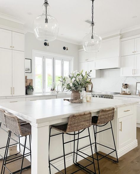 Large White Kitchen, Provincial Home, Neutral Kitchen, White Kitchen Island, Farmhouse Kitchen Design, Modern Farmhouse Design, Kitchen Farmhouse, Gorgeous Kitchens, Kitchen Inspiration Design