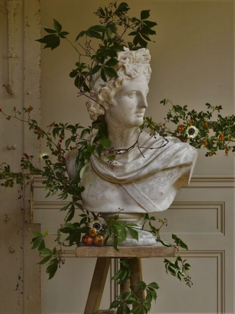 #statue #art #inspire #artinspo #beautiful #flowers #floral #aesthetic #fashion #beauty #moody #moodboard #tumblr Caine Husky, Ancient Greece Aesthetic, Greece Mythology, Look Wallpaper, Goddess Aesthetic, Greek Statues, Ancient Greek Art, Statue Art, Christmas Aesthetic Wallpaper