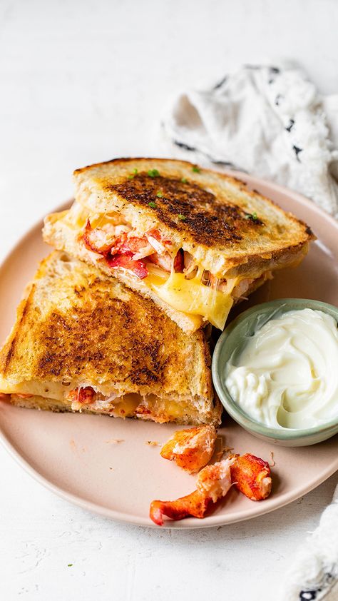 Lobster Sandwich Recipe, Lobster Grilled Cheese, Lobster Butter, Lobster Grilled, Yummy Grilled Cheese, Seafood Salad Recipe, Simple Food Recipes, Lobster Sandwich, Seafood Sandwiches