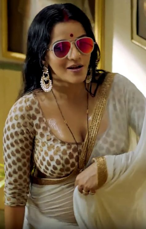 Monalisa Dupur thakurpo 2 bengali web series hot saree pics Low Neck Dress, Anushka Shetty Saree, Bridal Sarees South Indian, Bhojpuri Actress, Indian Natural Beauty, Indian Fashion Saree, Curvy Women Outfits, Beautiful Women Over 40, Actress Pics