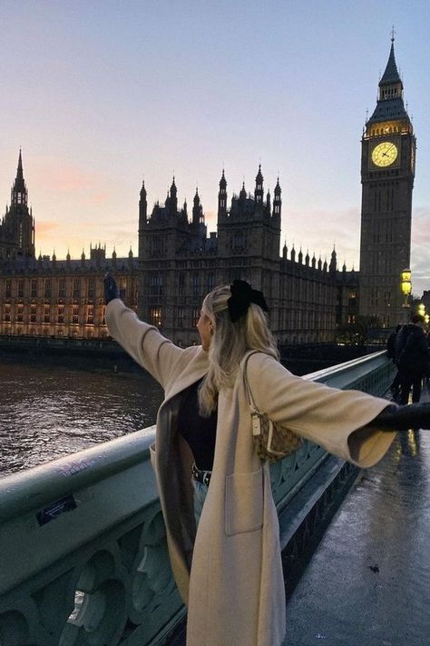 If you're wondering what to pack for London - layering is key 🔑 🐻 This trench was EVERYTHING, so I paired it with basics and this sweet hair bow. I'm always putting together cute outfits, casual outfits, and everyday outfits. if you want to shop my looks or dress like me, tap to explore my LTK! Travel Outfits Plus Size, London Summer Outfit, London Winter Outfits, London Outfit Ideas, Vintage Old Money, London Photo Ideas, Outfit London, London Outfits, Photoshoot London