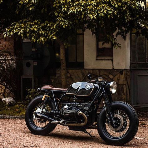 @kustomkulturemotorcycles keeping it classsic with this sexy BMW R100 out of Uruguay 🇺🇾! Keeping the 50s cafe racer culture alive in S.… Bmw R100 Scrambler, Bmw G310r, Nine T Bmw, Bmw 320, Maxi Scooter, Bmw R100, Motos Bmw, Bike Bmw, Bmw Scrambler