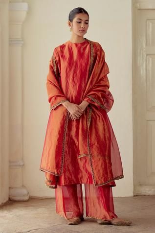 Tissue Suit, Scallop Dupatta, Desinger Dresses, Silk Dress Design, Red Kurta, Silk Anarkali, Dress Book, Tunic Designs, Kurta Design