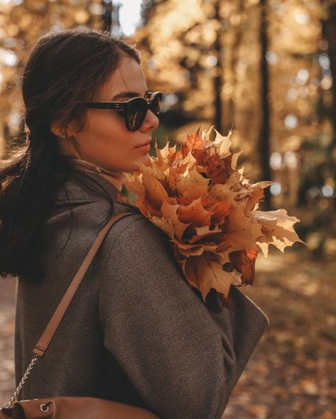 Autumn Shooting Photo Ideas, November Photoshoot Ideas, Purple Nails Aesthetic, Nails Aesthetic Wallpaper, Autumn Photography Portrait, Fall Photo Outfits, Stylish Tips, Fall Shoot, Ideas For Bathroom