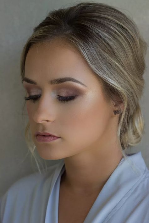 30 Bridesmaid Makeup Ideas Your Friends Will Love Makeup Heavy, Bridesmaid Makeup Looks, Pale Pink Lips, Monochromatic Makeup, Wing Liner, Bride Details, Wedding Eyes, Wedding Eye Makeup, Makeup Looks For Green Eyes