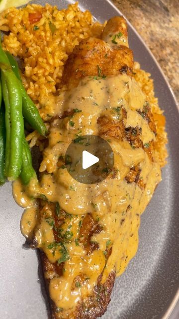 Itsmyseasoning, LLC on Instagram: "Southern style Blackened Catfish served over a bed of seasoned rice, finished off with a drizzle of homemade cajun cream sauce and a side of garlic seasoned long stem green beans 🤤 Happy Monday✨  Blackened Catfish with rice and Cajun cream sauce  Start out by cleaning your fish well and placing on paper towels. Cover the fillets in melted butter and season. I mixed Tony’s, lemon pepper, garlic powder, onion powder, oregano, and heavy smoked paprika to taste. Cover filets well and sear on medium heat for about 3-4 minutes on each side or until 145 degrees internal temp. Remove and add chopped onions, a few tablespoons of butter and cook until butter is nice and nutty. Add heavy whipping cream and season up with your fish seasonings to taste. Remove your s Blackened Catfish With Cream Sauce, Catfish Dinner Ideas Sides, Blackened Catfish Recipes, Fish Cream Sauce, Smothered Catfish, Catfish Dinner, Cajun Cream Sauce, Blackened Catfish, Cajun Rice