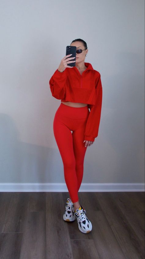 red workout leggings | red crop top | puma sneakers #ad Red Leggings Outfit Workout, Red Leggings Outfit Casual, Red Workout Outfit, Red Gym Outfit, Baddie Workout, Red Leggings Outfit, Leggings Outfit Workout, Outfits Leggins, Leggings Outfit Casual