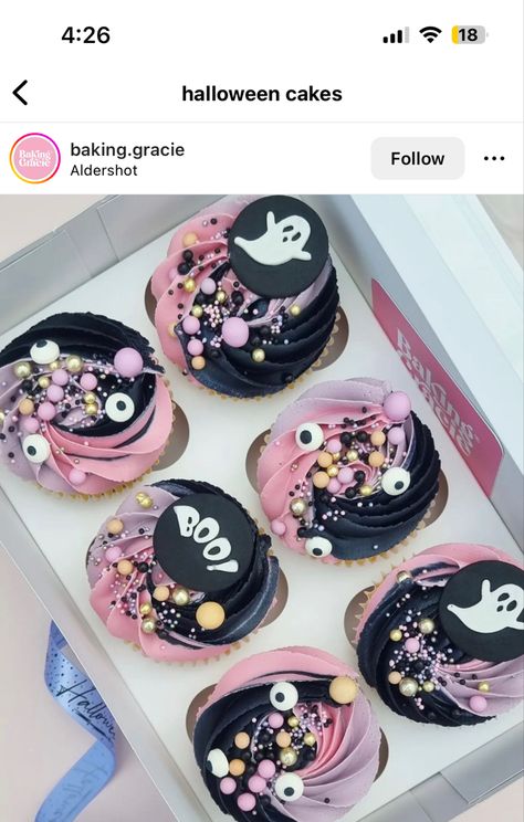 Spooky One Cupcakes Girl, Two Spooky Cupcakes, Pink And Black Halloween Cake, Cupcake Designs Halloween, Pretty Halloween Cupcakes, Pink Halloween Cupcakes, Halloween Decorated Cupcakes, Halloween Birthday Cupcakes, Halloween Themed Cupcakes