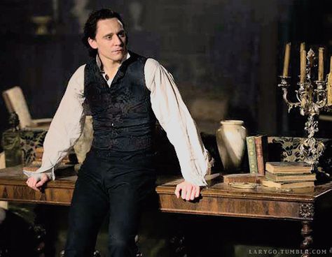 Medieval Clothing Men, Thomas Sharpe, Poet Shirt, Mia Wasikowska, Crimson Peak, Period Movies, Thomas William Hiddleston, Loki Laufeyson, Tom Hiddleston Loki