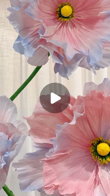 Tropical Paper Flowers Diy, Giant Crepe Paper Flowers Diy, Diy Poinsettia Flower, Giant Organza Flowers, Organza Flowers Diy, Paper Mache Flowers, Giant Paper Flower Tutorial, Paper Bag Flowers, Free Paper Flower Templates