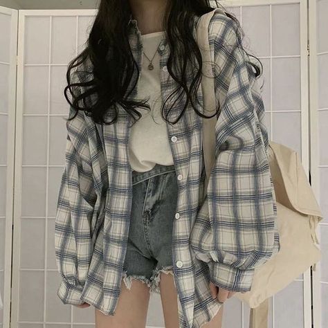 Oversized Plaid Shirts, Comfortable Blouses, Korean Tops, Flannel Outfits, Outfit Korean, Oversized Blouse, Summer Blouses, Vintage Plaid, Spring Shirts