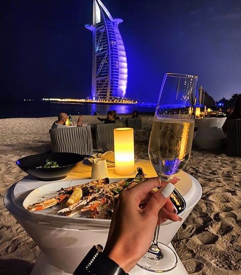 Luxury Inspo on Instagram: “Late night dinner, cheers 🥂 . Via @landofinspos . Follow @womannfashionn . . . . . . . #dinner #dinnertime #nightlife #night #evening…” Wealthy Lifestyle Luxury, Late Night Dinner, Billionaire Lifestyle Luxury Living, Dubai Aesthetic, Dubai Lifestyle, Wealthy Lifestyle, Luxury Lifestyle Women, Luxury Lifestyle Dreams, Luxe Life