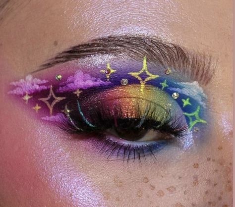 Crazy Eye Colors, Graphic Eyeshadow Makeup, Cool Make Up, Graphic Eyeliner Ideas Colorful, Planet Eye Makeup, Trippy Eyeshadow Looks, Purple Graphic Eye Makeup, Funky Makeup, Makeup Drawing