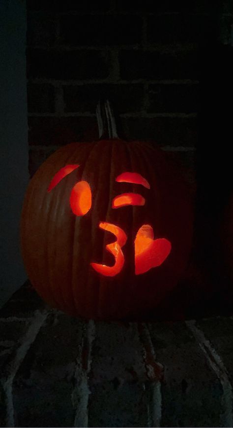 Pumpkin Carving Ideas Trendy, Couple Halloween Pumpkin Carving, Matching Carved Pumpkins, Love Pumpkin Carving Ideas, Pumpkin Carving Boyfriend, Cute Pumpkin Carving Ideas For Couples, Funny Pumkin Carvings, Duo Pumpkin Carving Ideas, Cute Couple Pumpkin Carving