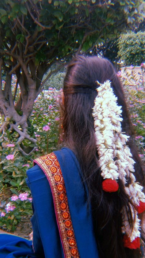 Woman in Gajra Open Hair Aesthetic Hairstyle, Indian Long Hair Aesthetic, Gajra In Hair Aesthetic, Shringar Aesthetic, Indian Hair Aesthetic, Gajra In Hair, All-nighter Aesthetic, Hide Picture, Hidden Face Aesthetic