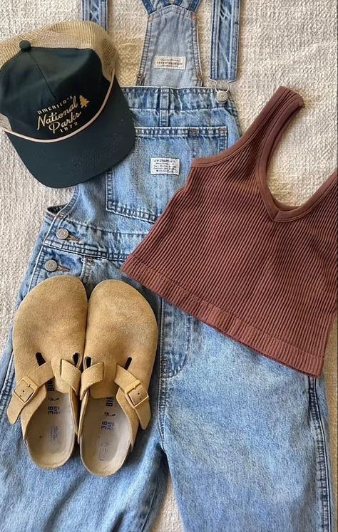 Nature Tone Outfits, Western Hiking Outfits, Bluegrass Aesthetic Outfit, Outfit Layed Out, Light And Airy Outfits, Beachy Vintage Aesthetic Outfits, Granola Western Aesthetic, Coastal Grunge Outfits, Granola Boho Outfits