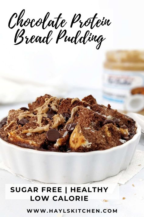 A rich and indulgent but skinny Chocolate Protein Bread Pudding you definitely need to try! Healthy, low calorie single serve chocolate bread pudding uses protein powder, has no egg and no cream; Perfect for a breakfast, dessert or post workout! Protein Bread Pudding, High Protein Bread Pudding, Low Calorie Bread Pudding, Breakkie Ideas, Healthy Bread Pudding, Protein Bakes, Protein Bites Recipe, Pudding Recept, Low Calorie Bread