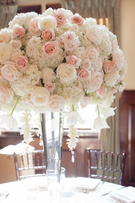 Blush Wedding Flowers Centerpiece, Blush Garden Wedding, Blush Pink Wedding Centerpieces, Pink Flower Centerpieces, Rose Centerpieces Wedding, Neutral Wedding Decor, Blush Wedding Theme, Pink Wedding Centerpieces, Pink Flower Arrangements