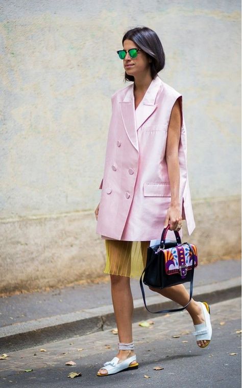 Leandra Medine in a pale pink oversized sleeveless coat over a sheer neon slip, statement purse and slip on shoes Man Repeller Style, Vest Street Style, Leandra Medine Style, 2014 Street Style, Dior Fashion Show, Look Rose, Leandra Medine, Style Muse, Womens Style