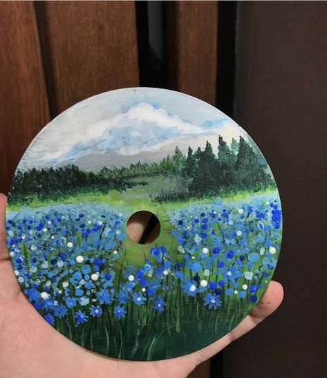 Painted Records, Vinyl Paintings, Love Photoshoot, Painted Vinyl Records, Vinyl Art Paint, Aesthetic Paintings, Cd Painting, Record Painting, Vinyl Record Art