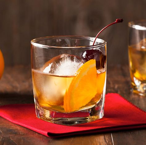 Maker's Mark® Old Fashioned Old Fashion Drink Recipe, Bourbon Drinks Recipes, Bourbon Cider, Old Fashion Cocktail Recipe, Bourbon Recipes, Old Fashioned Drink, 1950s Party, Bourbon Drinks, Bourbon Cocktails