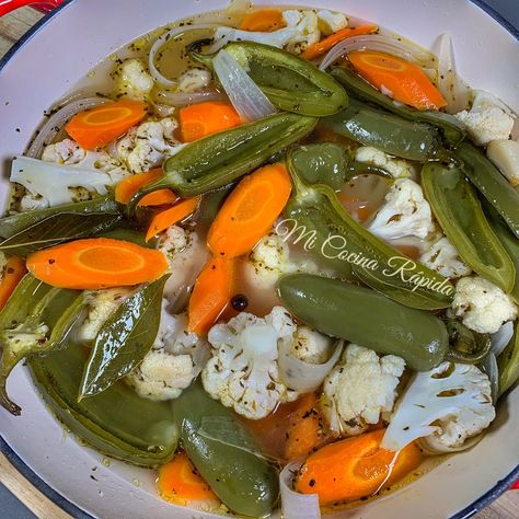 Mi Cocina Rápida - Verduras en Escabeche - Chiles en Vinagre | Facebook Mexican Food Recipes Authentic, Seaweed Salad, Caprese Salad, Mexican Food Recipes, Salad, Ethnic Recipes