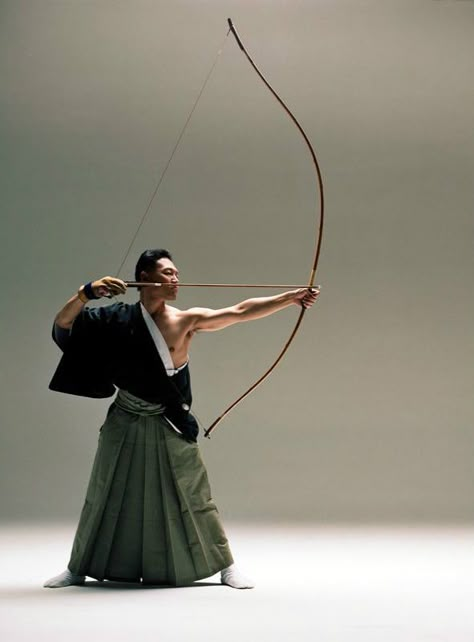 Yumi Bow, Archer Pose, Bow Designs, Asian Male Model, Bow Pose, Film Posters Art, Model Sketch, Archery Bow, Pencak Silat