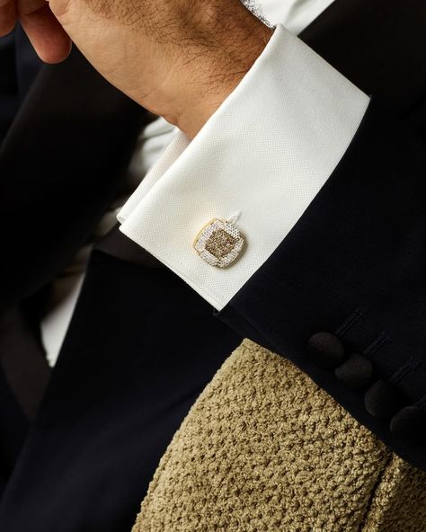 cufflinks in gold - cufflinks groom - cufflinks jewelry - jewel cufflinks - luxury cufflinks men Men Luxury Accessories, Men Suit Jewelry, Men Diamond Jewelry, Gold Suit Accessories, Cuff Links For Men, Broach For Men, Diamond Cufflinks Men, Dior Cufflinks, Cufflinks Men Wedding