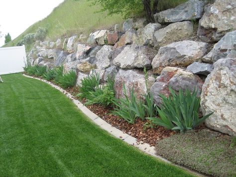 20 Rock Garden Ideas That Will Put Your Backyard On The Map Natural Rock Retaining Wall, Decorative Retaining Walls, Rock Boulder, Boulder Wall, Rock Wall Gardens, Boulder Retaining Wall, Rock Garden Ideas, Rock Retaining Wall, Mailbox Landscaping