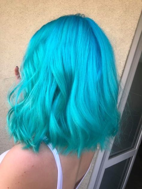 Aqua Hair Color Turquoise, Light Turquoise Hair, Bright Blue Hair Color, Teal Blue Hair Color, Bright Teal Hair, Short Turquoise Hair, Blue Hair Bright, Blue Turquoise Hair, Short Blue Hair Bob