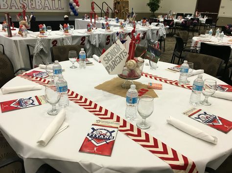 Baseball decorating for high school banquet. Dodgers Party, Baseball Table, Sports Banquet, Baseball Wedding, Sports Baby Shower, Baseball Theme Party, Baseball Decor, Baseball Birthday Party, Baseball Party