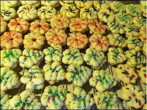 Pressed Cookies, Cookie Press Recipes, Spritz Cookie, Sanding Sugar, Spritz Cookies, Cookies Pastry, Filled Cookies, Cookie Press, Easter Cakes