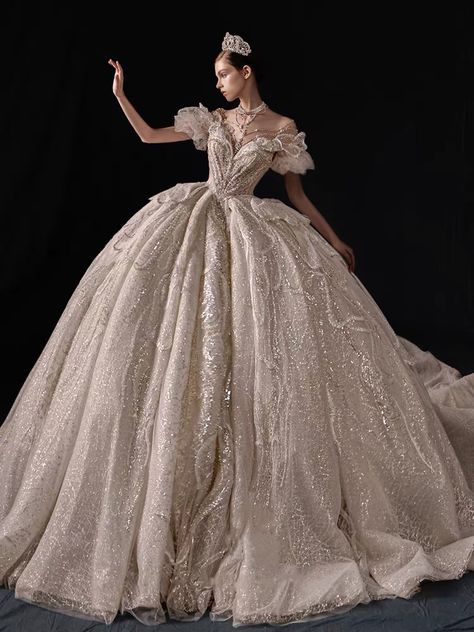 Royal Ball Gowns Queens, Fairytale Ballgown Aesthetic, Russian Royalty, Fancy Wedding Dresses Princesses, Queen Wedding Dress Medieval, Royal Wedding Dress Queens, Bridal Runway, Fairytale Wedding Dress, Princess Gown Royalty