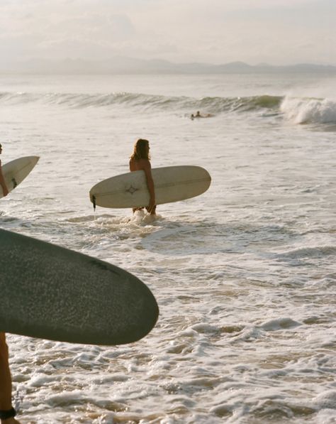 Surf Surf Summer Aesthetic, Surfer Photography, Surfer Aesthetic, Aussie Summer, Surfer Vibes, Surfer Lifestyle, Surfing Aesthetic, Surf Aesthetic, Surf Vibes