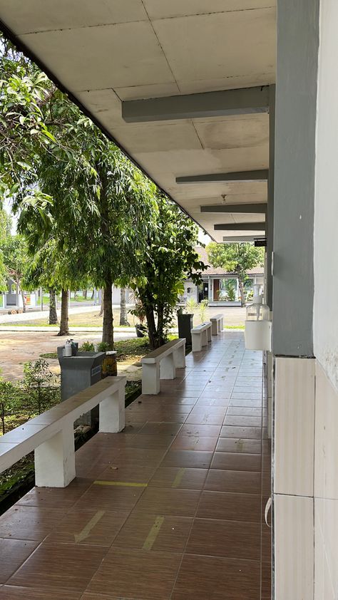 School Yard Aesthetic, School Campus Architecture, School Campus Design, High School Courtyard, School Courtyard, School Outside, School Exterior, School Building Design, College Architecture