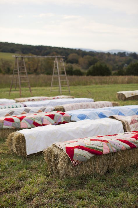 Quilts! Hay Bale Wedding, Hay Bale Seating, Fall Country Wedding, Rustic Farm Wedding, Wedding Quilt, Rustic Fall Wedding, Picnic Wedding, Ceremony Seating, Hay Bales