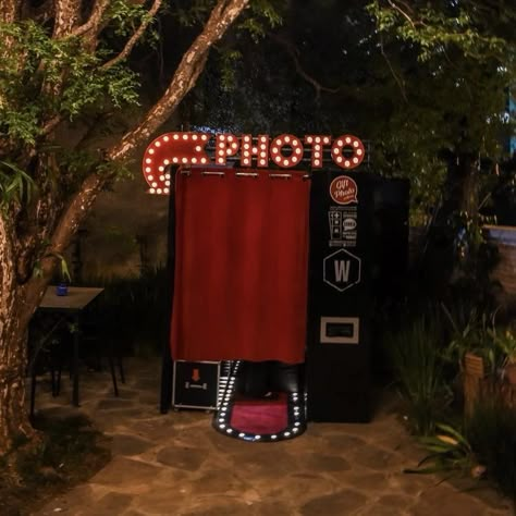 Birthday Ideas For 15, Themes For Prom, Bollywood Theme Party, Prom Decorations, Hollywood Birthday, Bollywood Theme, Prom 2022, Prom Themes, Vegas Theme