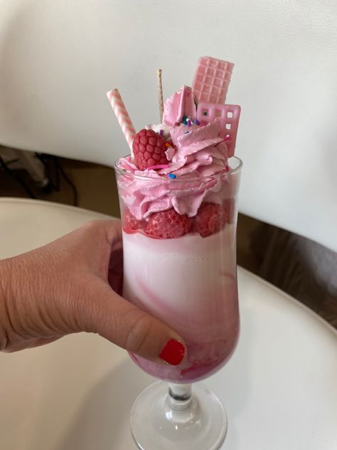 Food Looking Candles, Candles That Look Like Dessert, Diy Dessert Candles, Dessert Candles How To Make, Candle Food Ideas, Fun Candle Ideas, Candles That Look Like Food, Dessert Candle Ideas, Gel Candles Ideas