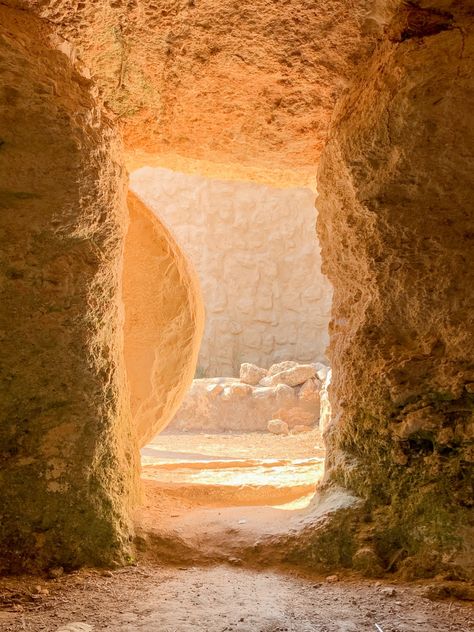 Thanks to Pisit Heng for making this photo available freely on @unsplash 🎁 Resurrection Verses, Jesus Tomb, Empty Tomb, Christian Images, Christian Pictures, Jesus Resurrection, San Francesco, Holy Week, Post Instagram