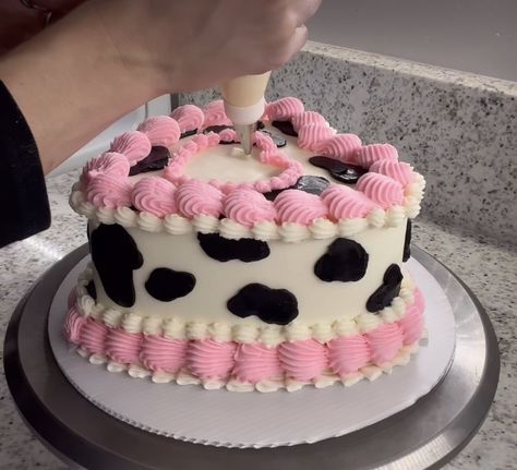 Cow Print Cake, Cow Print Cakes, Heart Shaped Birthday Cake, Cow Cake, Shaped Cakes, Cow Cakes, Shape Cake, Heart Shaped Cakes, Cowgirl Party