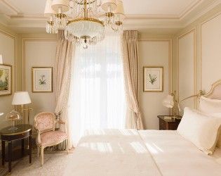 ritz-paris-6 French Bedroom Design, Parisian Bedroom, Farmhouse Home Decor Ideas, Ritz Paris, Paris Bedroom, Paris Hotel, Superior Room, French Bedroom, Farmhouse Home Decor